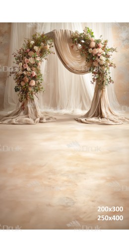 Tło fotograficzne „Romantyczny kwiatowy łuk z drapowanymi tkaninami” | E_794